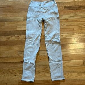 Free People Great Karma, ruched butt leggings. Ice grey gray, M/L